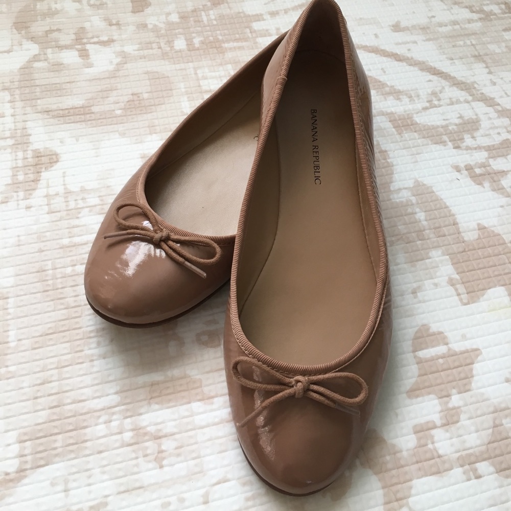 Banana Republic Nude flats